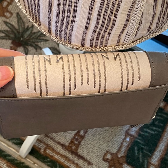 Stella & Dot Taupe Hello Gorgeous Crossbody Grey Wallet - Picture 6 of 16
